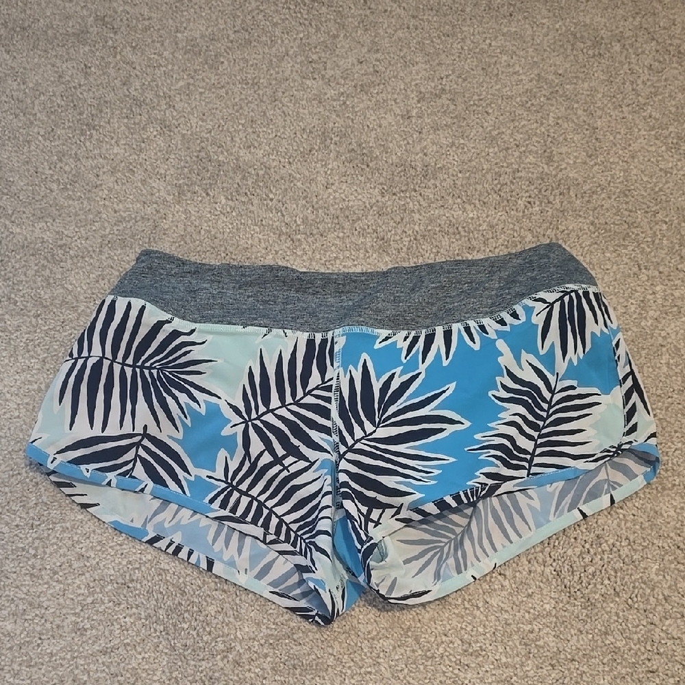Rabbiy Women's Blue Leaf Print Shorts